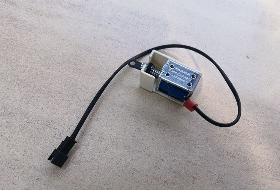 Czarny solenoid skoku / solenoid cięcia do komputerowej maszyny do haftowania